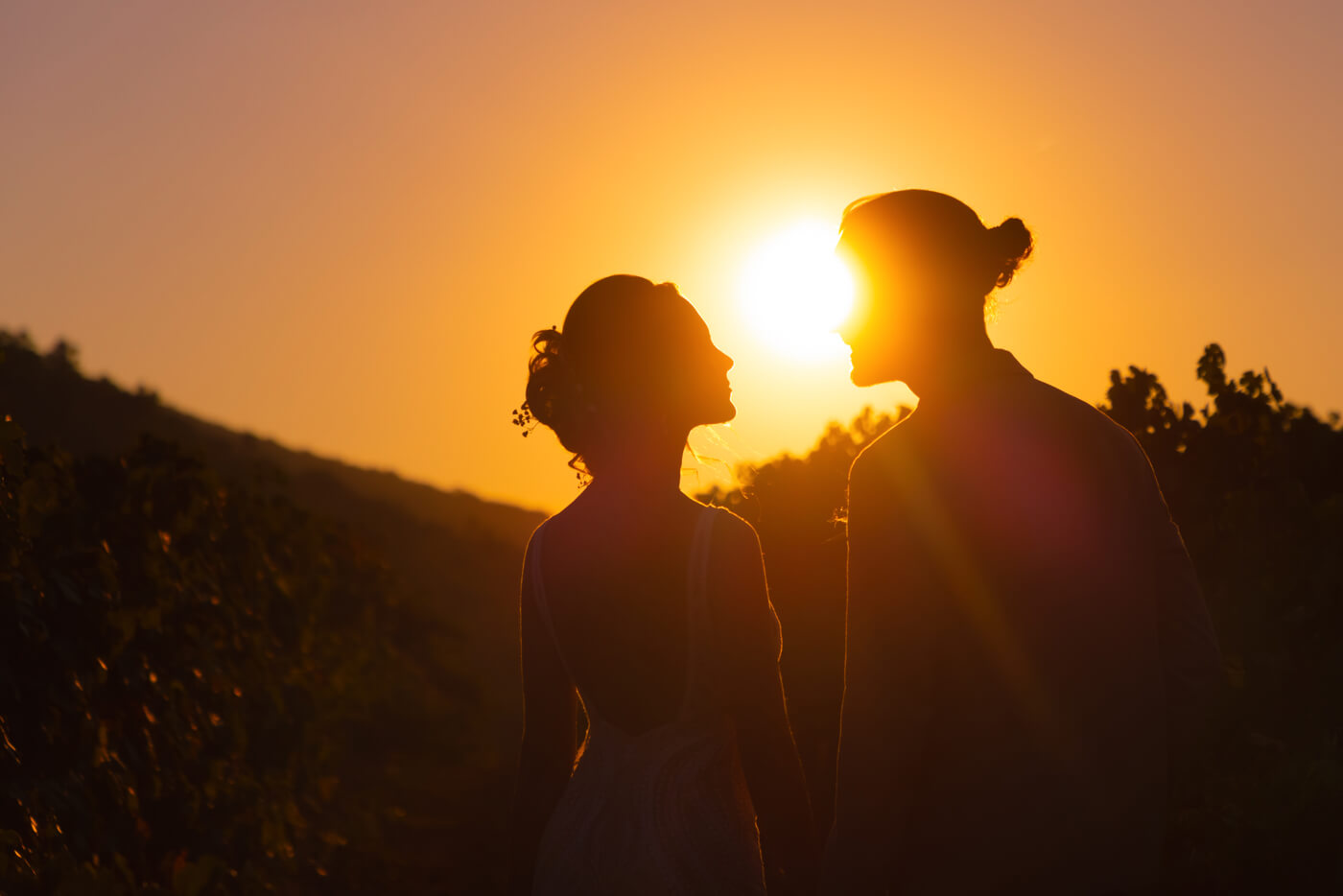 Sunset Romance: A Silhouette of Love – Engagement Session Capturing the Magic of the Golden Hour.
